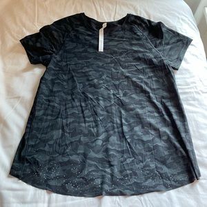 Lululemon Camo top
